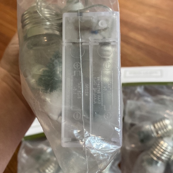 String lights, six warm white lights with snow and a tree inside them - Picture 3 of 4